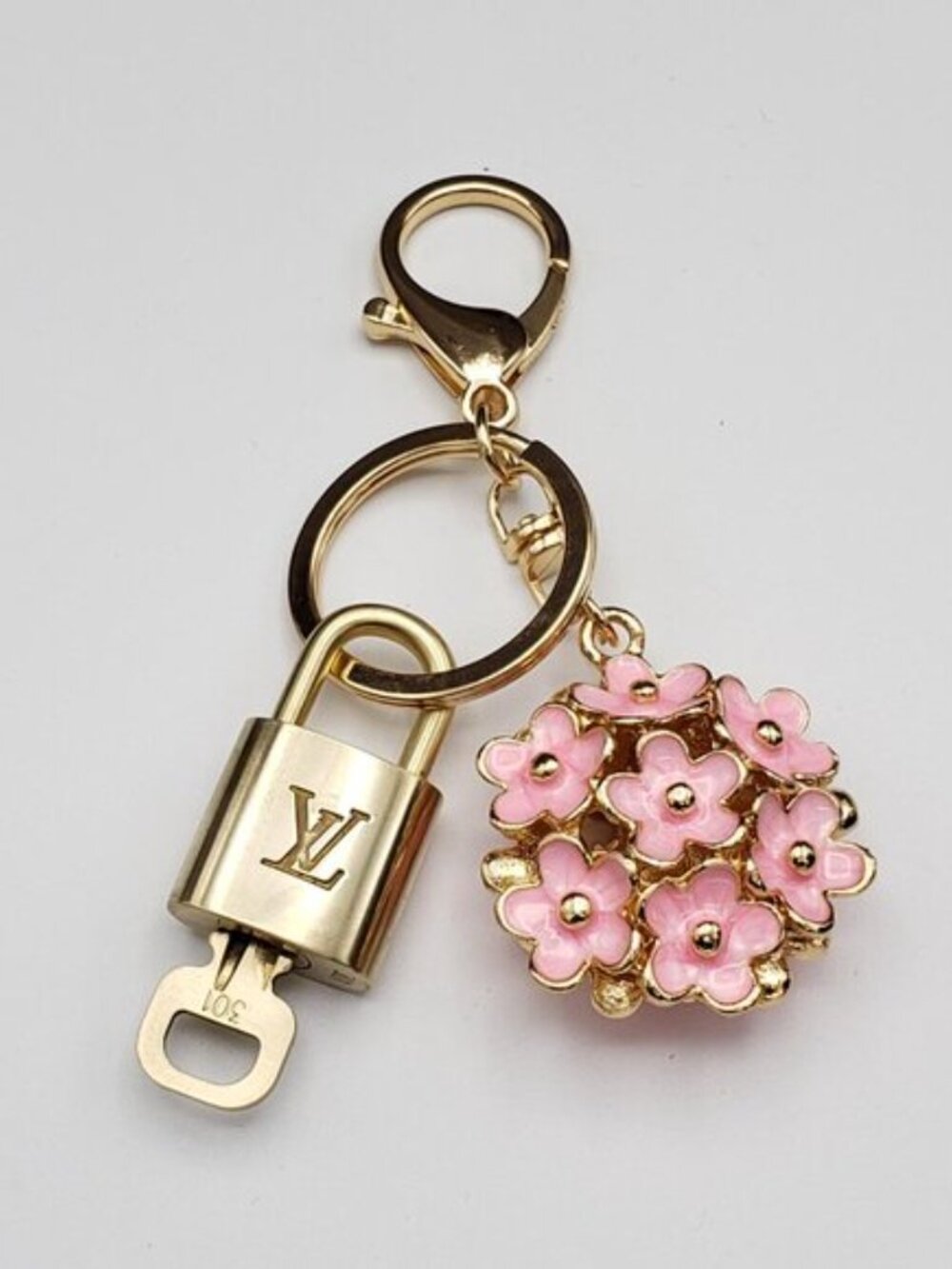 LV Authentic Gold Padlock 🔒 Key Set w/ Unbranded Flower Keychain Charm - Picture 5 of 11